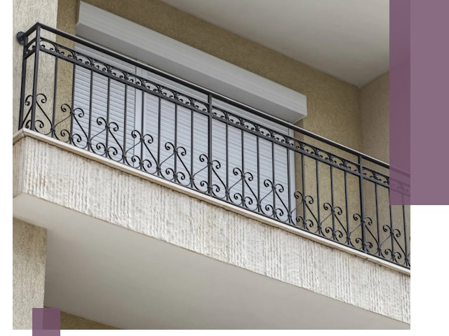 Балконные ограждения из металла и стекла в Таганроге для домов