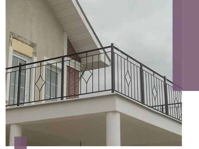 Изготовление балконных ограждений в Таганроге из металла и стекла