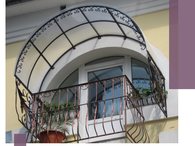 Козырьки над балконом в Таганроге — изготовление и монтаж