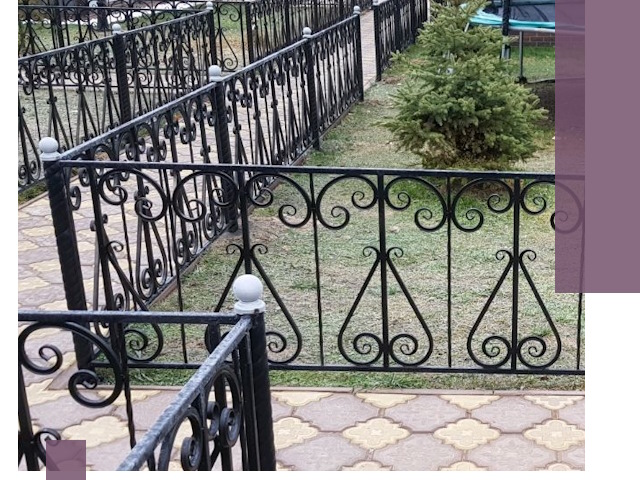 Кованые газонные ограждения под ключ в Таганроге